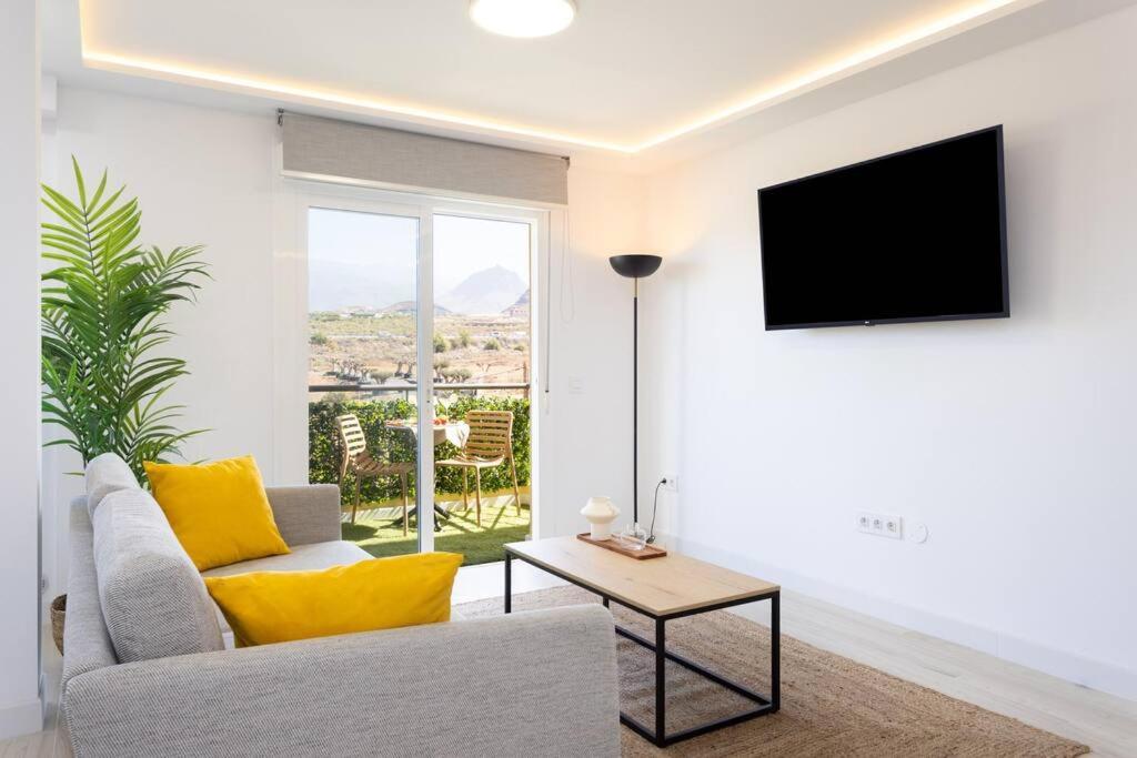 Sunnyland Apartment Arona Cho Exteriör bild