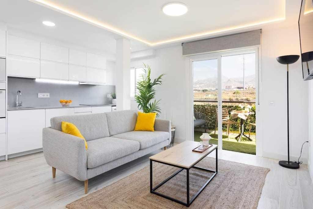 Sunnyland Apartment Arona Cho Exteriör bild